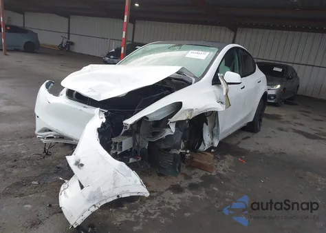 2023 Tesla Model Y Awd/Long Range Dual Motor All-Wheel Drive z USA, uszkodzony, nr VIN 7SAYGAEE3PF640307